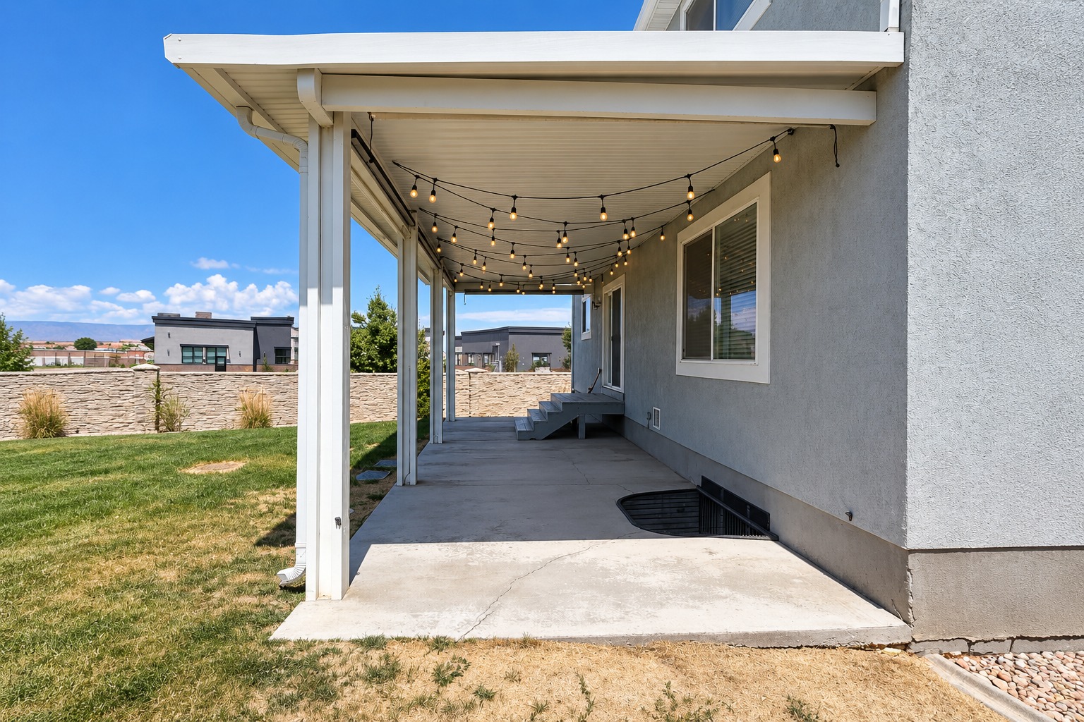 Covered patio alongside the backyard